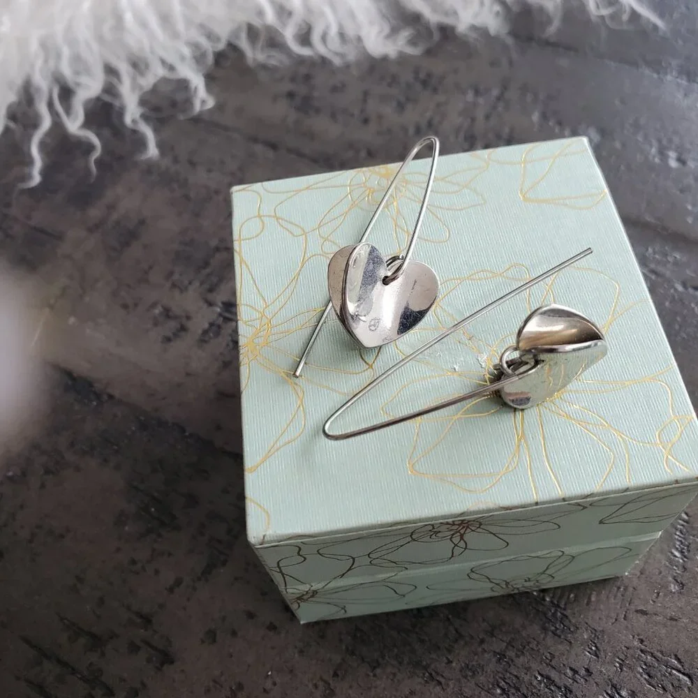Sterling silver, flutter hearts on shepherds hook earrings - Picture 3 of 5